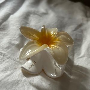 Emi jay coconut clip